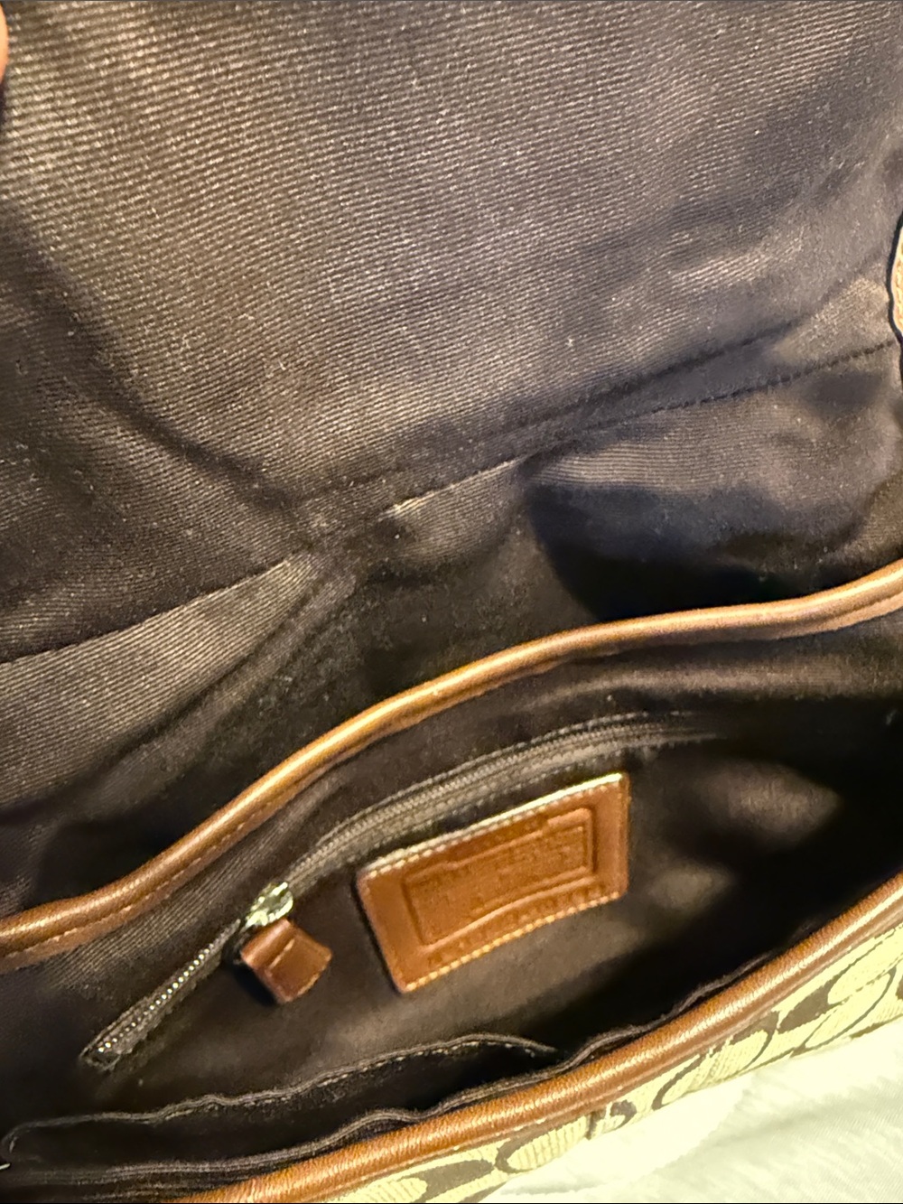 Y2K-era Coach Soho Signature Flap Buckle Shoulder Bag - Picture 4 of 7